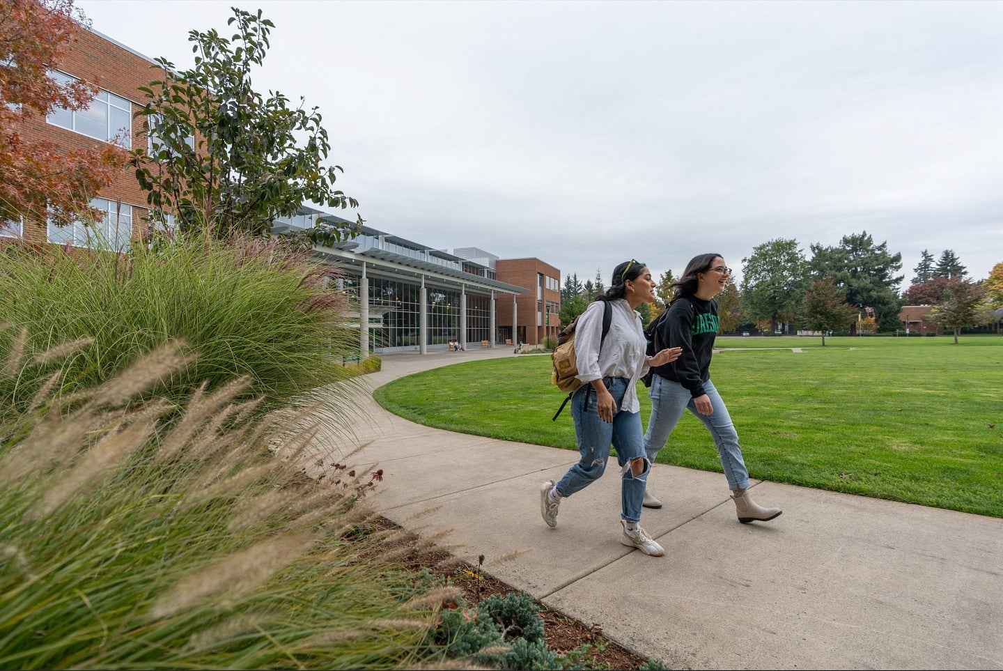 Two UO students walk on campus
