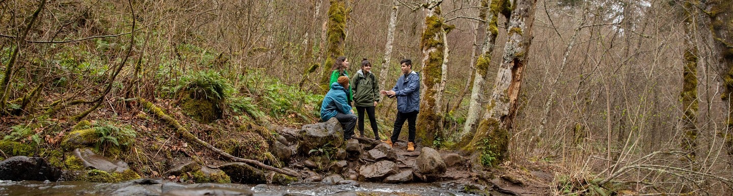 UO students hike in the Columbia Gorge