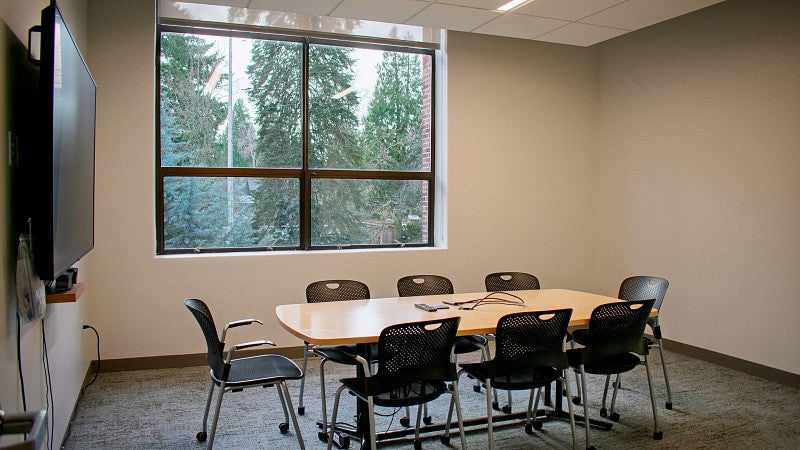 The room also has a screen and window. 