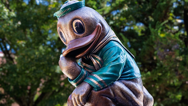 The bronze Thinker Duck statue on the UO Portland campus. 