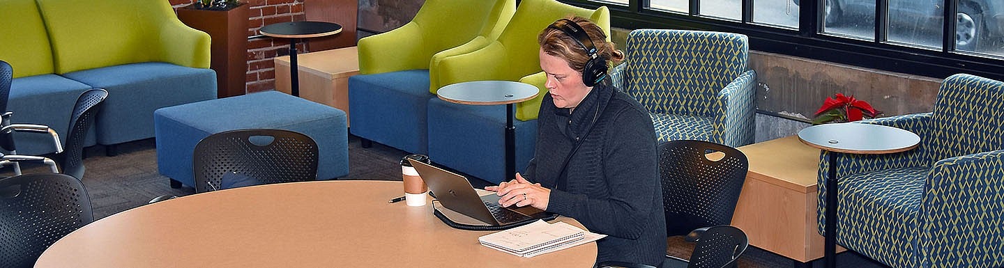 A multimedia journalism student works in Pape Forum. 